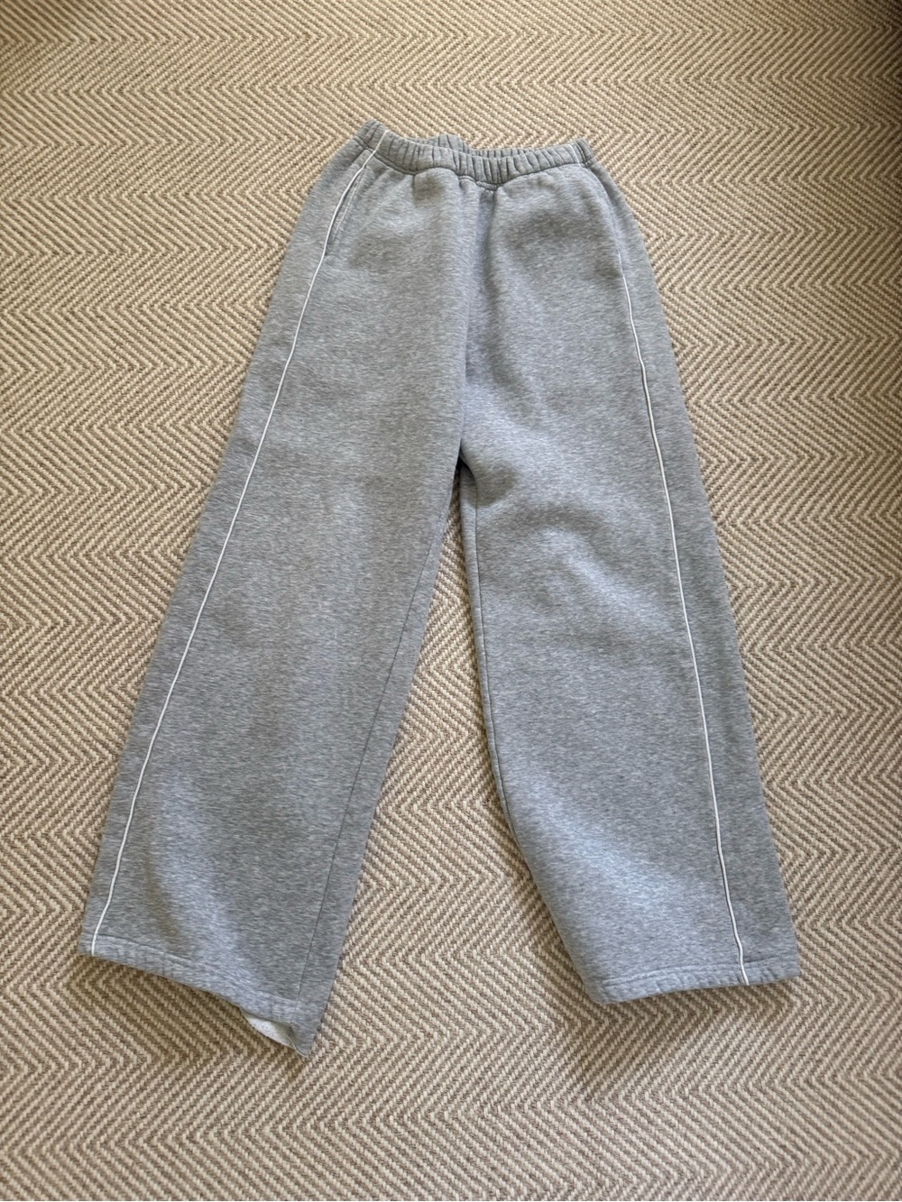 Edikted Grey Wide-Leg Sweatpants with White Side Stitching